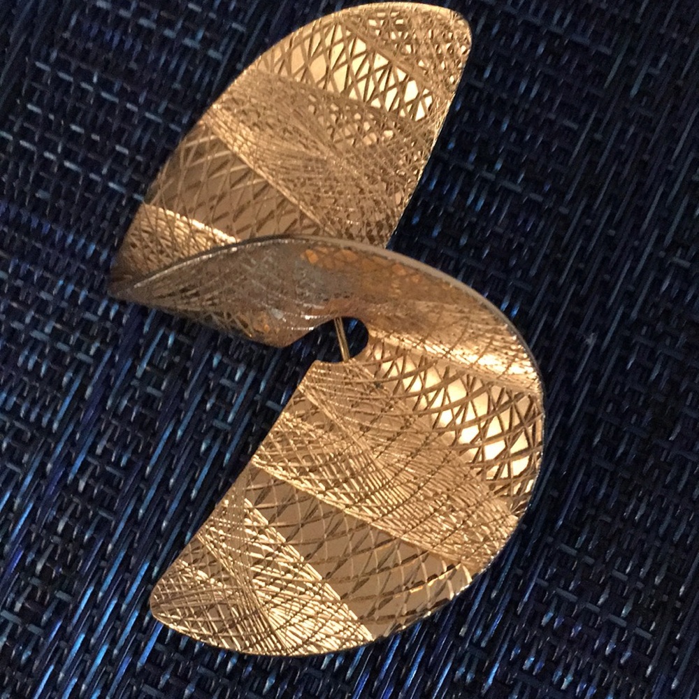 Vintage Sarah Coventry gold geometric pin